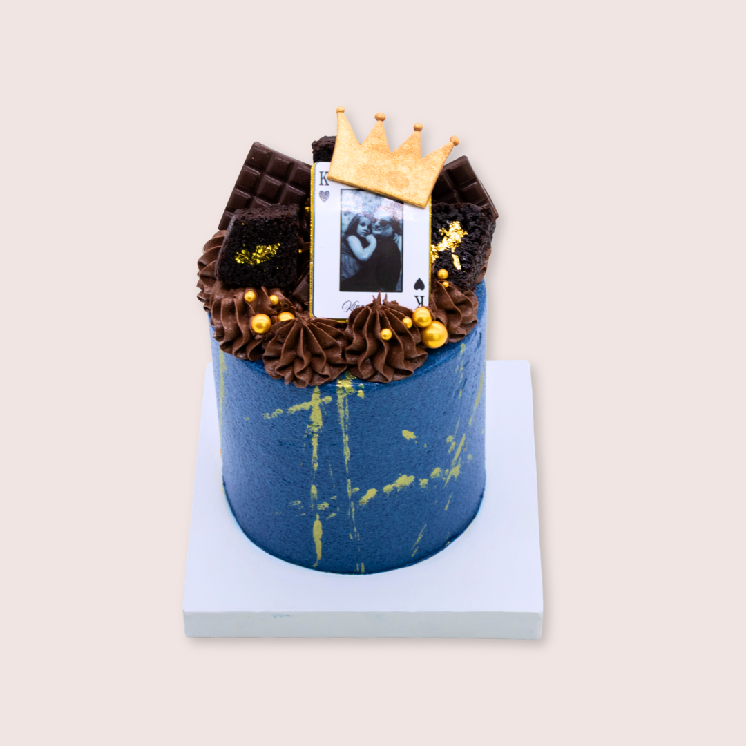 Crowned with Love Father’s Day Mini Cake