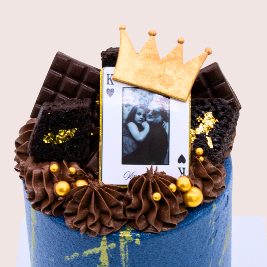 Crowned with Love Father’s Day Mini Cake - Image 2